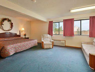 Super 8 Winterset Hotel Buitenkant foto